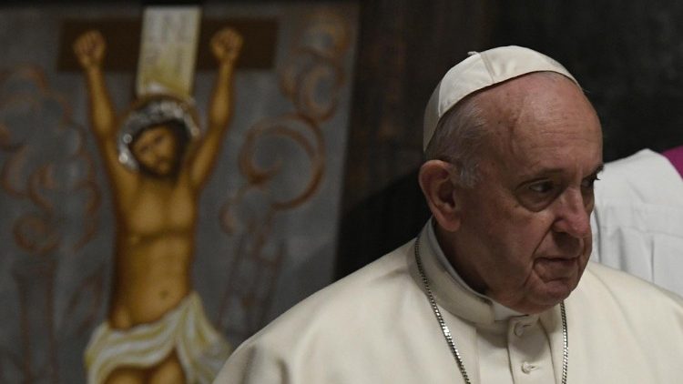 Papež Frančišek moli za žrtve napada v Burkina Fasu