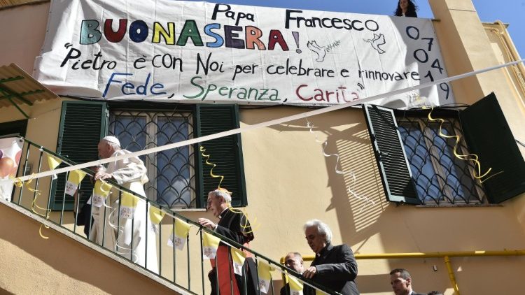 Papa Franjo u pastoralnom posjetu Župi svetog Julija u Rimu
