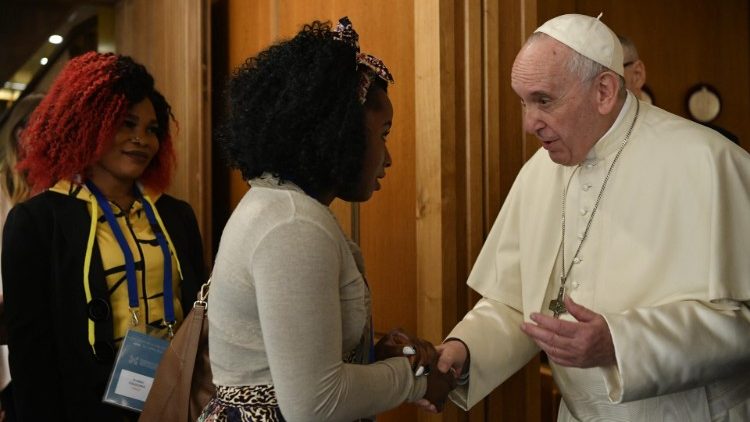 教皇フランシスコ、人身取引をめぐる国際会議の参加者らと　2019年4月11日