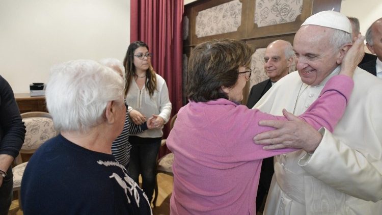 Папа Франциск в специализирана структура за пациенти с диагноза Алцхаймер в римския квартал Буфалота