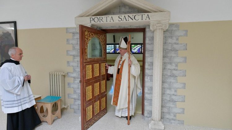 La visita di Papa Francesco al carcere di Velletri per la celebrazione della Messa in Coena Domini