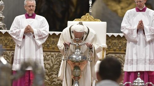 El Papa en la Misa Crismal: “Somos ungidos para ir a las multitudes”