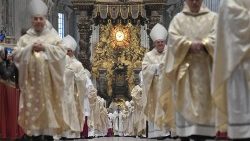 2019-04-18-santa-messa-del-crisma-1555579128557.JPG