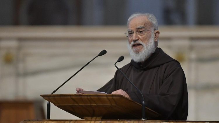 Pater Raniero Cantalamessa predigt bei der Liturgie vom Leiden und Sterben des Herrn im Petersdom