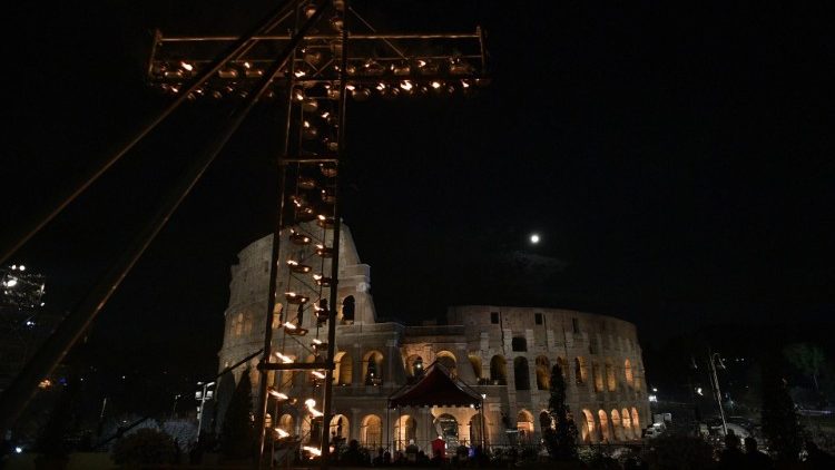 Via Crucis al Colosseo foto d'archivio