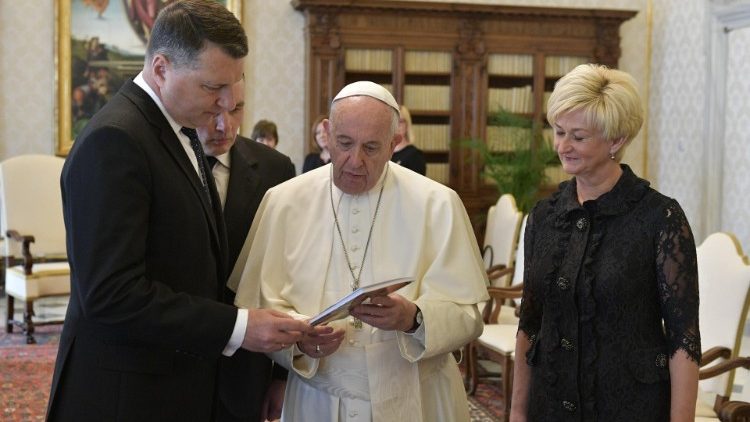 Папа Франциск с президента на Латвия
