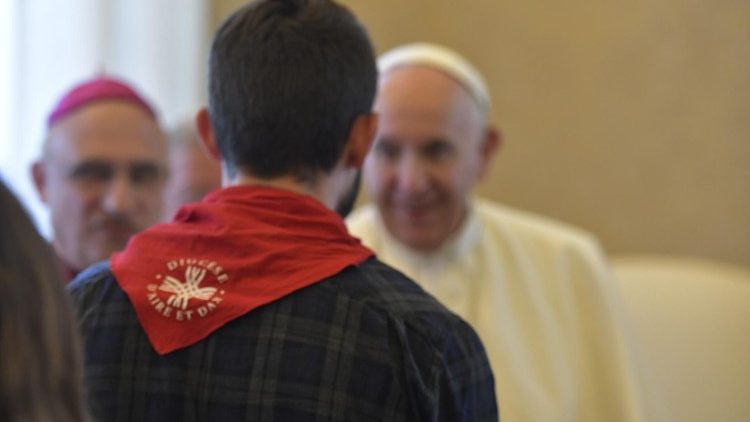 Påven till unga franska pilgrimer: Kyrkan behöver er tro