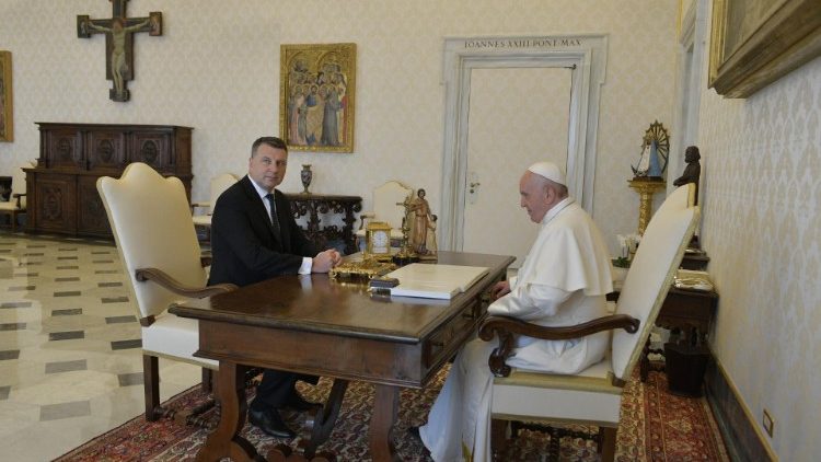Papa Franjo i predsjednik Latvije, Raimonds Vējonis 