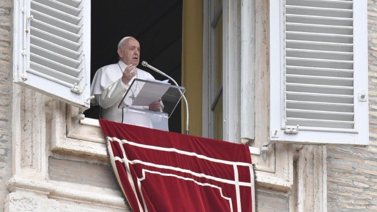 Le Pape François s'exprime depuis le Palais Apostolique, dimanche 28 avril 2019