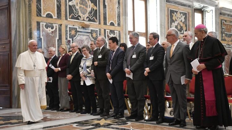 Le Pape recevant les participants de l'asemblée plénière de l'Académie pontificale des Sciences sociales