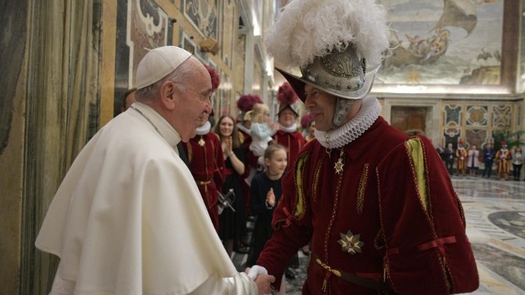 Папа Франциск на встрече со Швейцарскими гвардейцами
