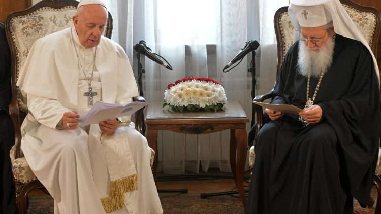 Le Pape François lors de sa rencontre avec le Patriarche Néophyte et le Saint-Synode de l'Église orthodoxe bulgare, le 5 mai 2019 à Sofia.
