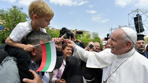 La gioia dei cattolici in Bulgaria per l’arrivo di Papa Francesco
