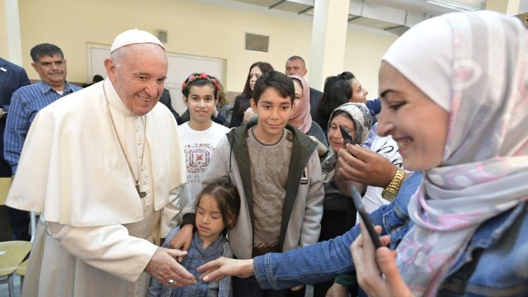 El Papa visita el Centro de Refugiados de Vrazhbedna