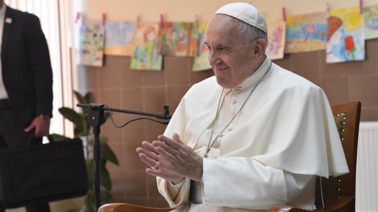 Pope Francis at refugee centre