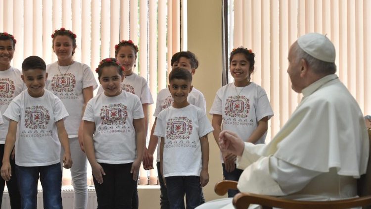 Папа падчас візіту ў цэнтр для бежанцаў у Сафіі