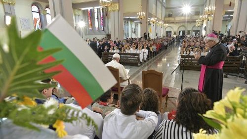 El Papa a católicos búlgaros: “El amor ‘primerea’, sean una casa de puertas abiertas”