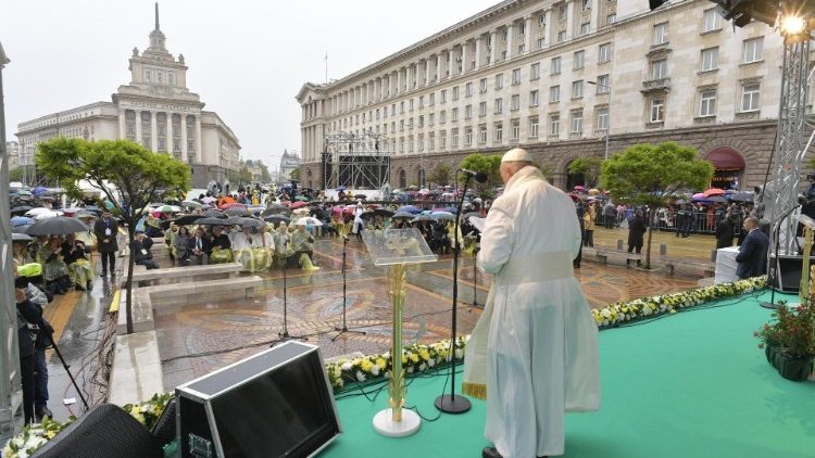 Pope Francis delivers his address at the prayer meeting for peace in Sofia