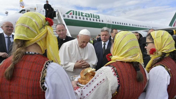 Pope Francis being welcomed in Skopje airport, North  Macedonia, May 7, 2019. 