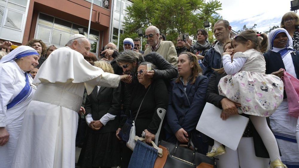 2019.05.07 Viaggio Apostolico in Bulgaria e Macedonia del Nord Visita al Memoriale Madre Teresa alla presenza dei leader Religiosi e incontro con i poveri 