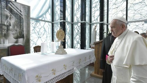 Papst Franziskus ehrt in Skopje Mutter Teresa