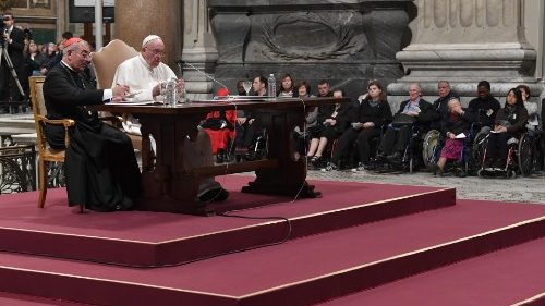Francesco alla sua diocesi: non risistemare, ma ascoltare il grido della gente