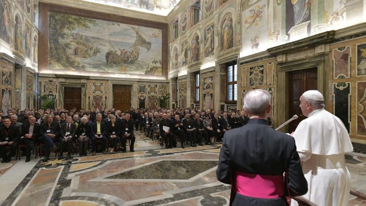 프란치스코 교황과 컨벤션 참석자들 만남