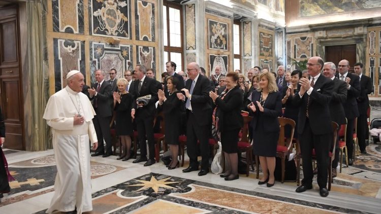 Le Pape François entouré des membres de la “Papal Foundation”