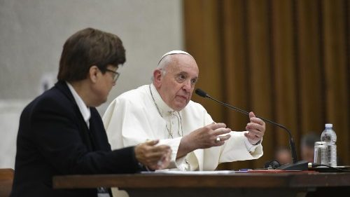 Papa a superioras religiosas: No hay Pascua sin misión