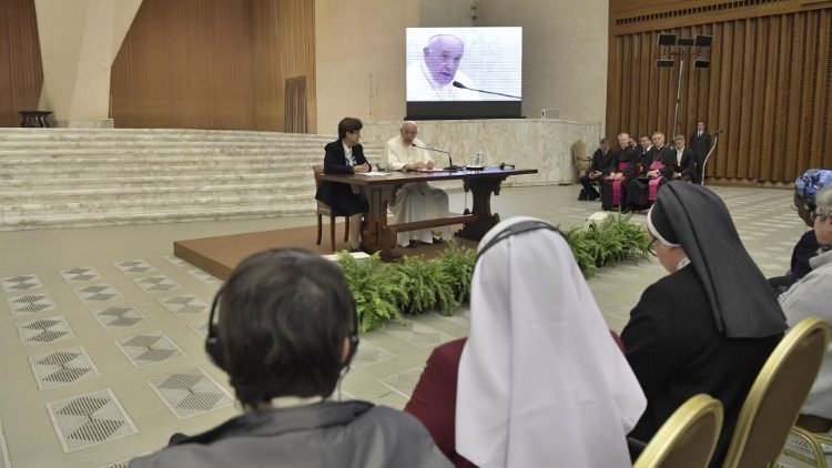 البابا فرنسيس يلتقي المشاركات في الجمعية العامة الحادية والعشرين للاتحاد الدولي للرئيسات العامات 10 أيار مايو 2019