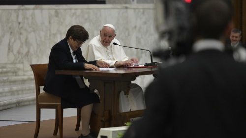 Papst an Ordensoberinnen: Dienstbarkeit nein, Dienst ja 