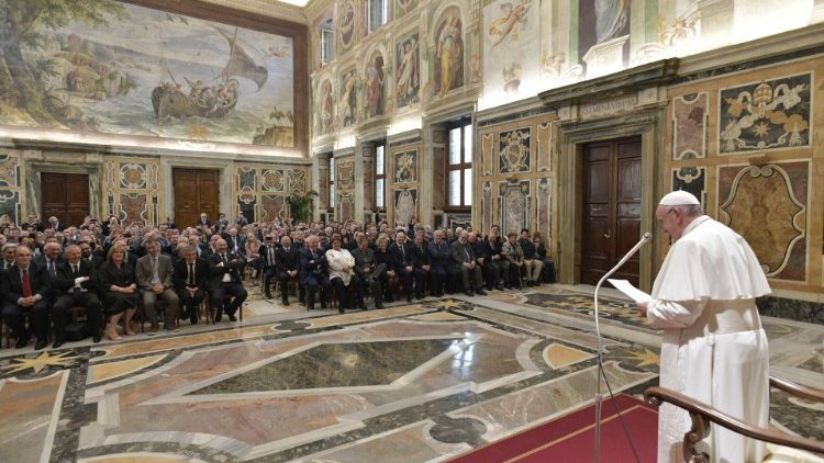 Papež Frančišek se je danes srečal s približno 400 predstavniki Italijanskega športnega centra. 