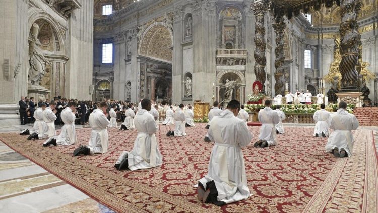 Папата ръкоположи 19 нови свещеници