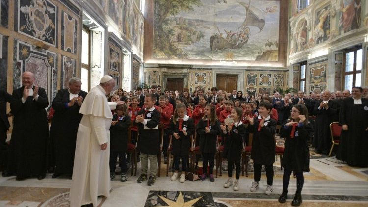 Папата со претставниците на заедницата Браќа на христијанските училишта 