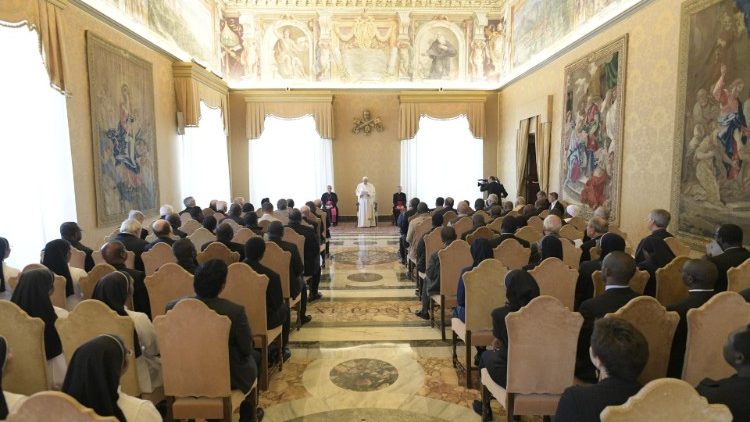 Папа Франциск на встрече с миссионерами Африки