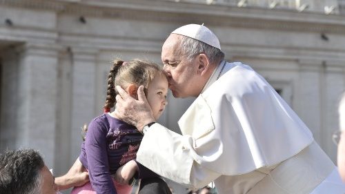 El Papa: En la oración debemos pedir por los más vulnerables