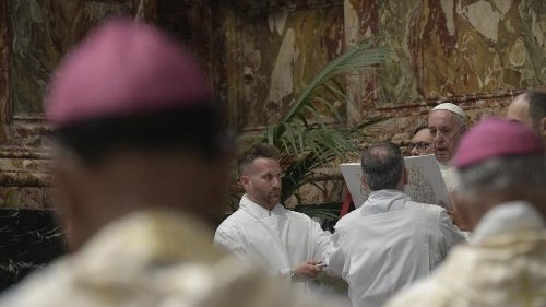Ministères dans l'Église: le Pape ouvre un dialogue avec les évêques
