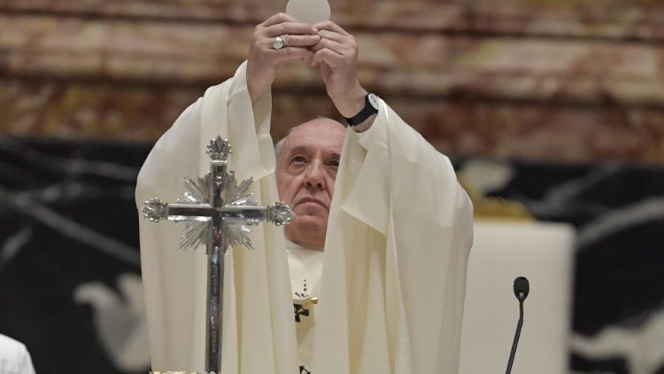 Papa je pozvao na blizinu Isusu prisutnom u svetohraništu i u siromasima