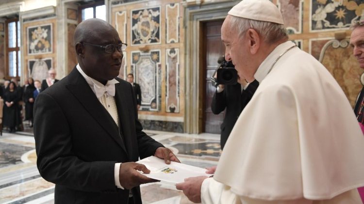 Папа Франциск на встрече с новыми послами в Ватикане