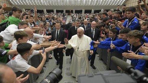 Papst: Man muss nicht unbedingt Fußball-Star werden