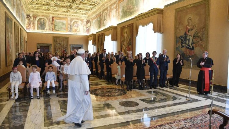 Audience entre le Pape François et les membres de l'Hôpital des Innocents de Florence, 24 mai 2019
