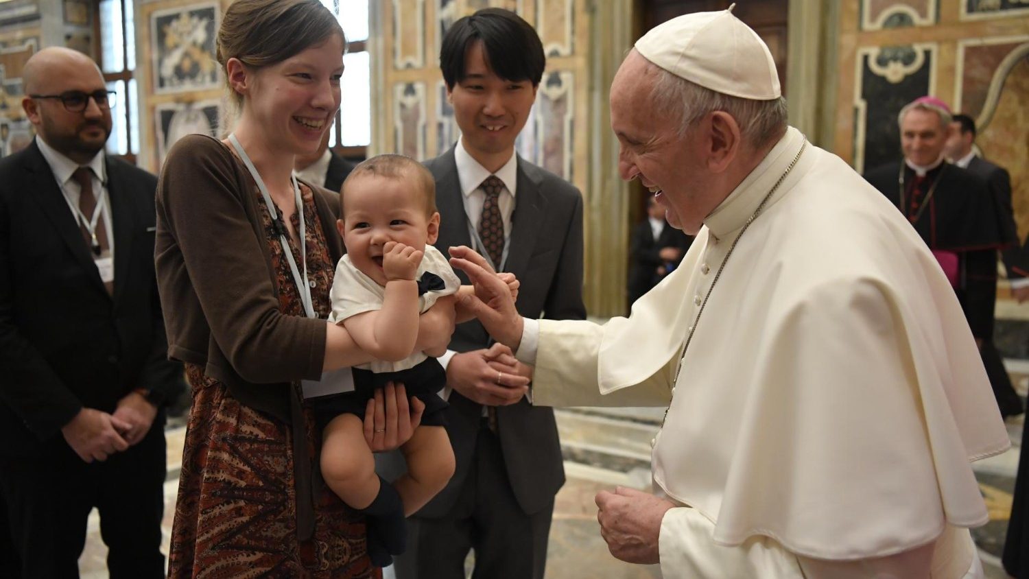 Papa: la vida humana es inviolable, no a diagnóstico prenatal para abortar  - Vatican News