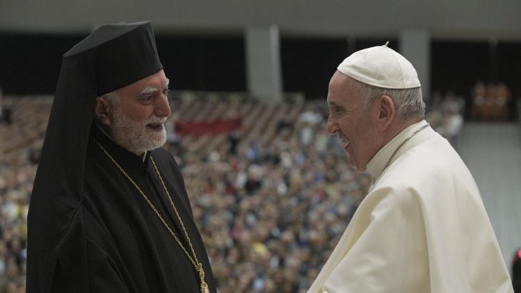 Ferenc pápa a lungrói italo-albán küldöttség püspökével