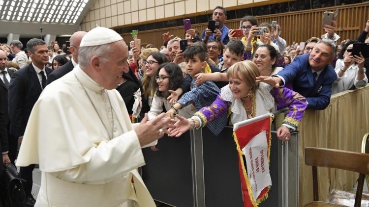Romarji pozdravljajo papeža Frančiška