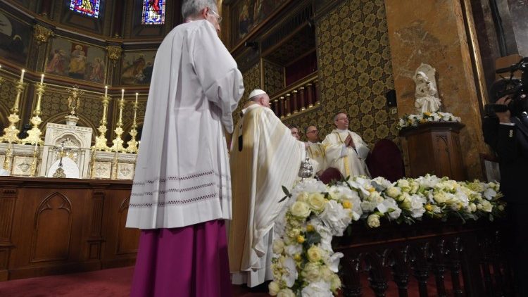 Pope Francis celebrates Mass in Bucharest's Catholic Cathedral