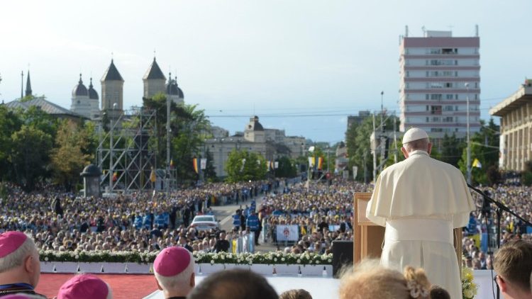  Papa gjatë takimit marian