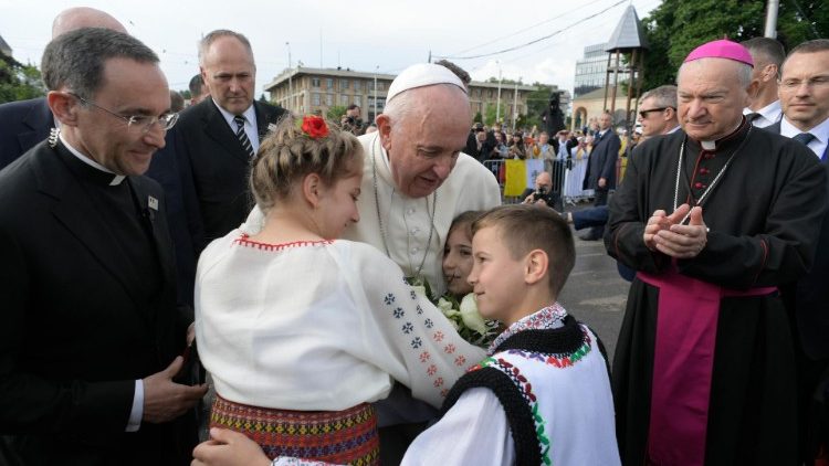  Папа Франциск під час візиту до Румунії