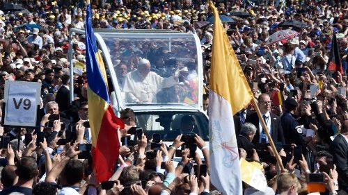 Papst spricht in Rumänien Märtyrer-Bischöfe selig