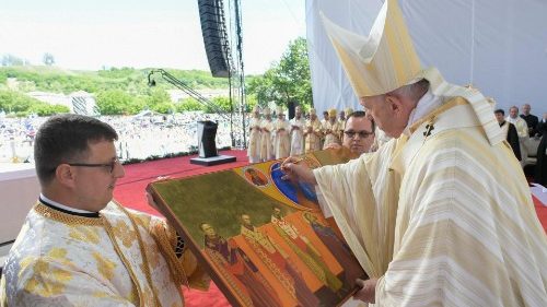 Pápež v Rumunsku blahorečil sedem biskupov umučených za komunizmu