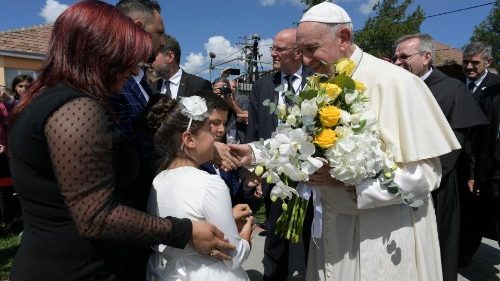 Papa chiede perdono ai rom: vedere la persona prima dei pregiudizi